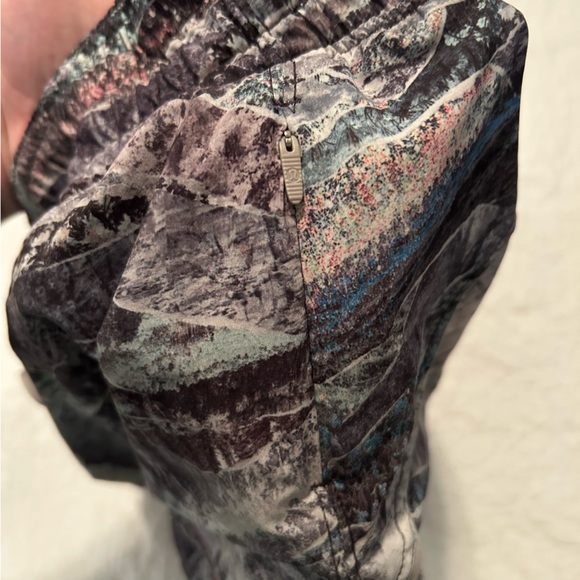 Lululemon Choose A Side Shorts 3" Springscape Multi / French Clay - Picture 7 of 12